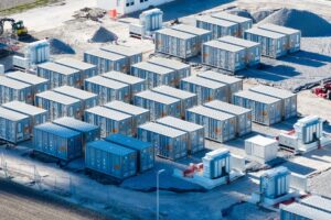 Sistema BESS de armazenamento de energia através de baterias numa central de energias renováveis