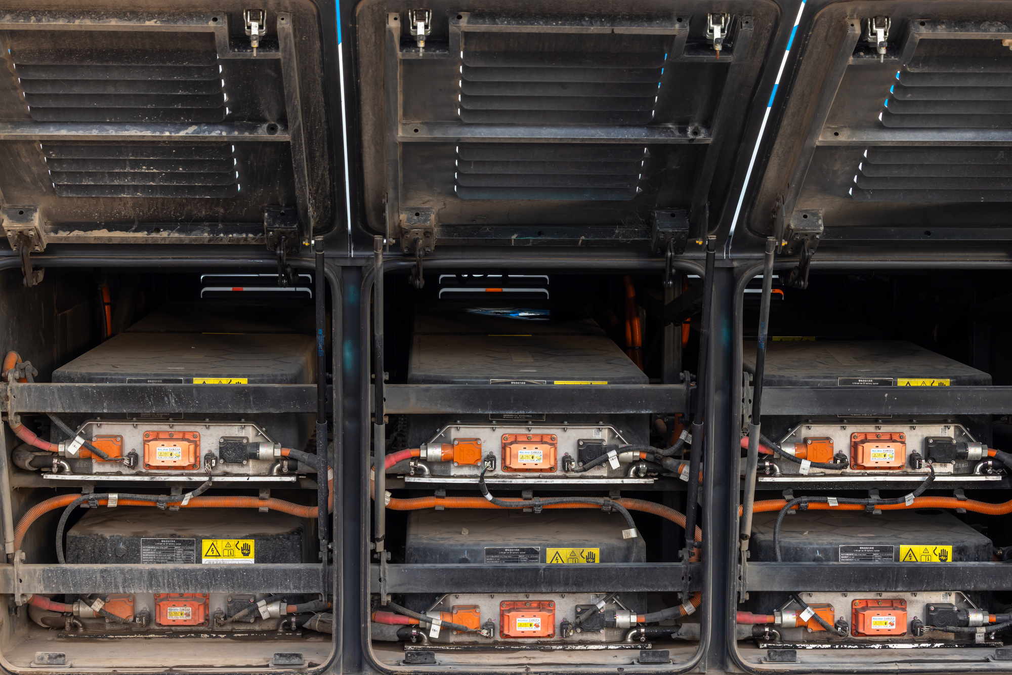 Battery Rack formado por módulos de baterías dentro de un sistema BESS de almacenamiento energético